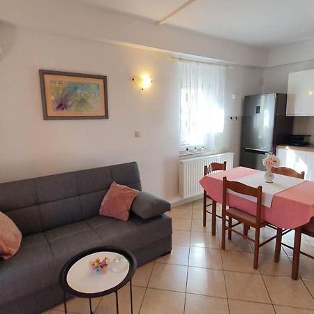 Apartment Nevenka Krk Town Luaran gambar