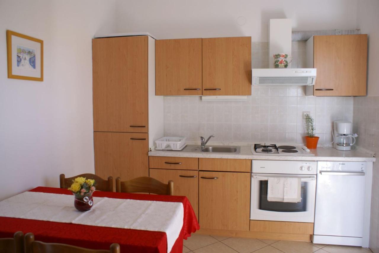 Apartment Nevenka Krk Town Luaran gambar