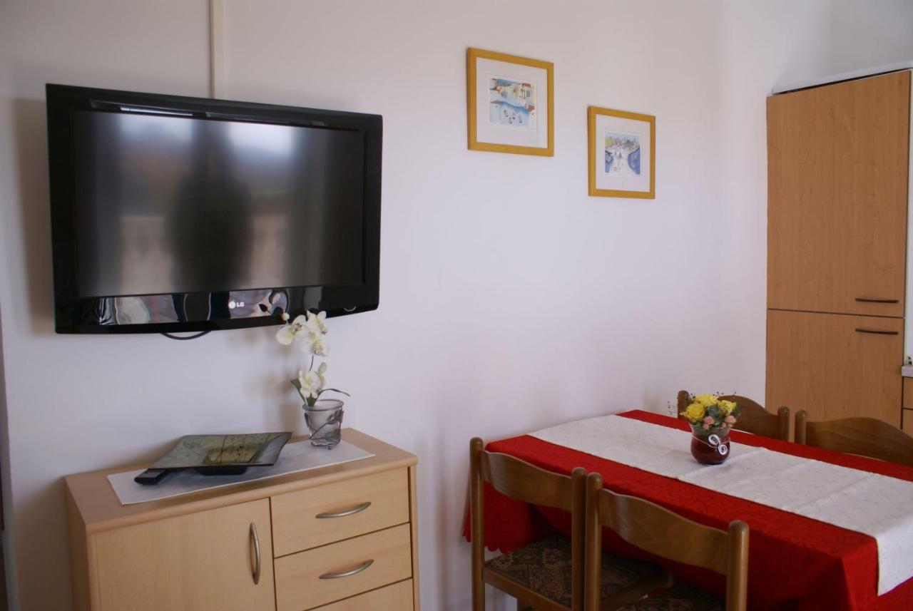 Apartment Nevenka Krk Town Luaran gambar