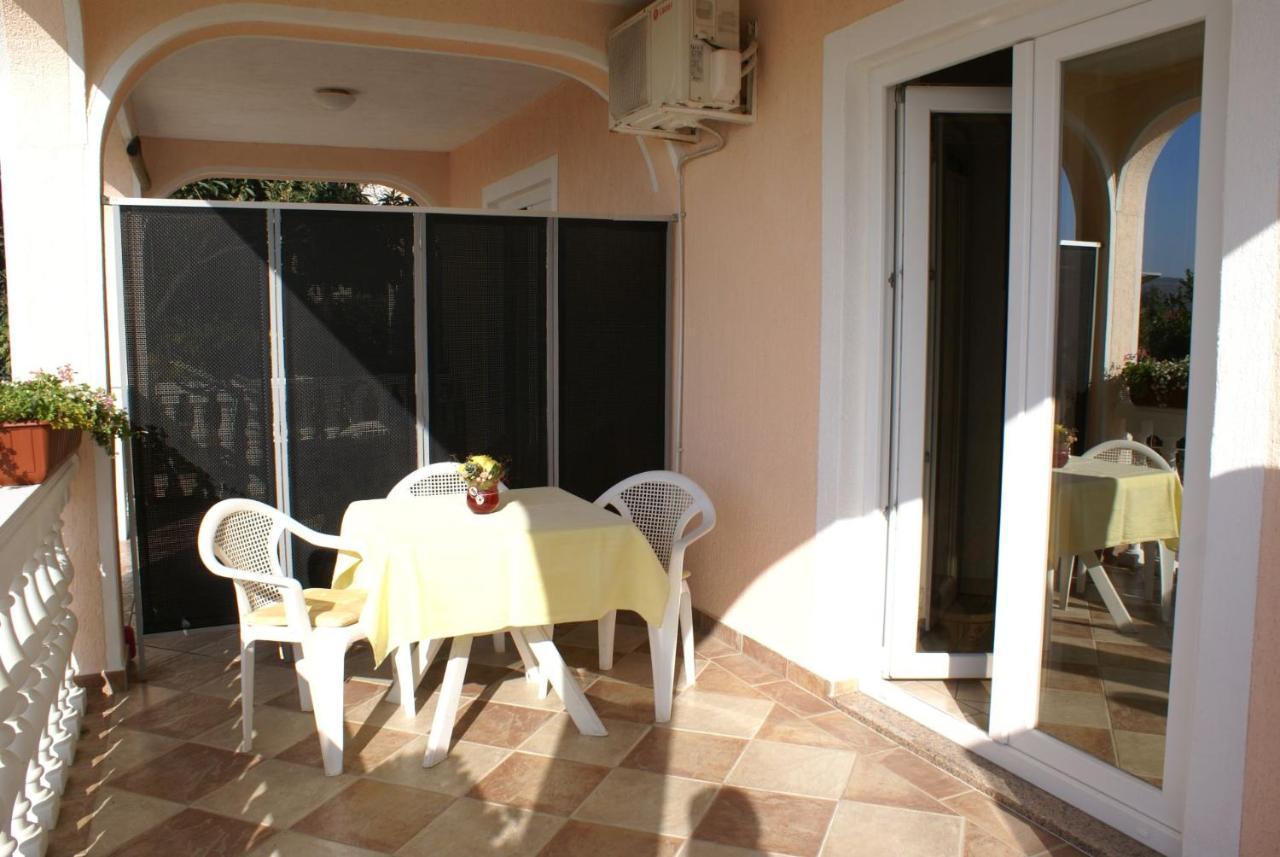 Apartment Nevenka Krk Town Luaran gambar