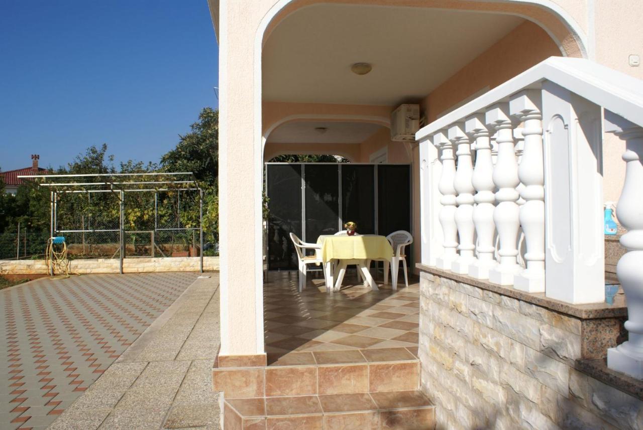 Apartment Nevenka Krk Town Luaran gambar