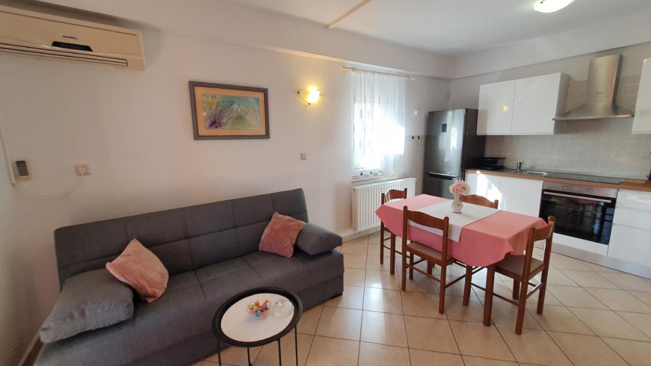 Apartment Nevenka Krk Town Luaran gambar
