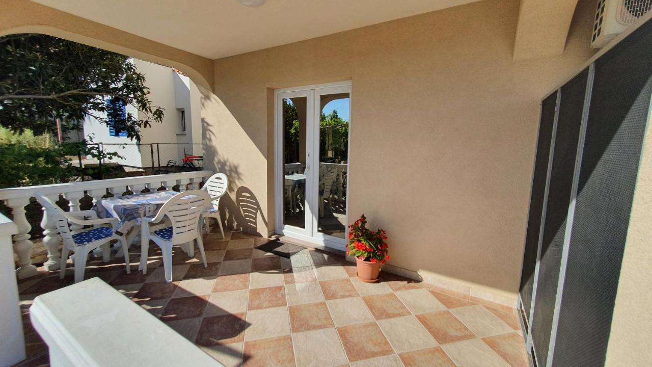 Apartment Nevenka Krk Town Luaran gambar