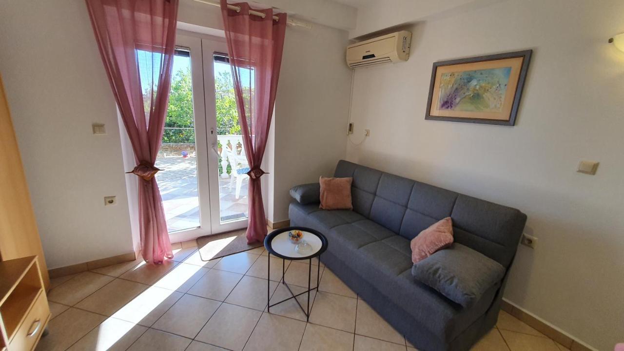 Apartment Nevenka Krk Town Luaran gambar