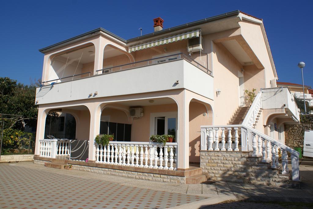 Apartment Nevenka Krk Town Luaran gambar